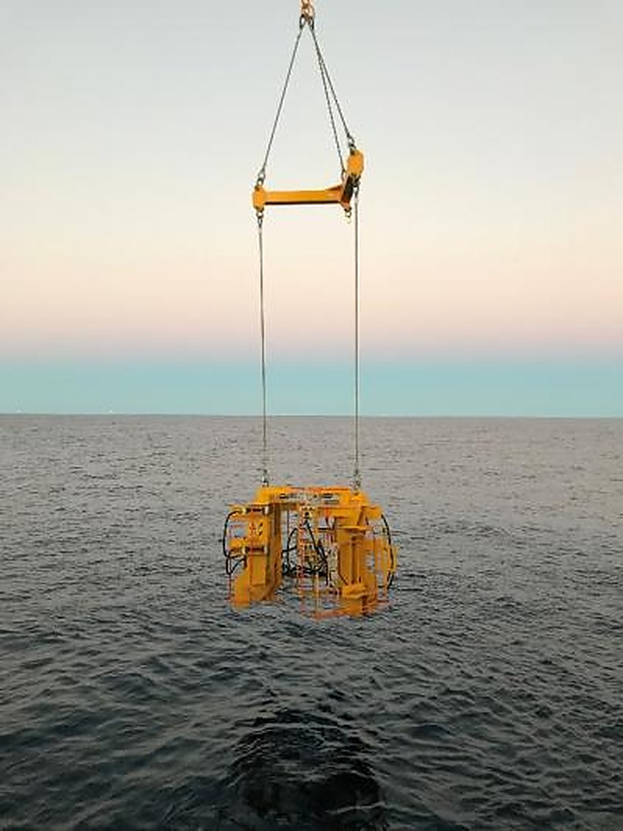 The buoyancy module removal tool going over the side