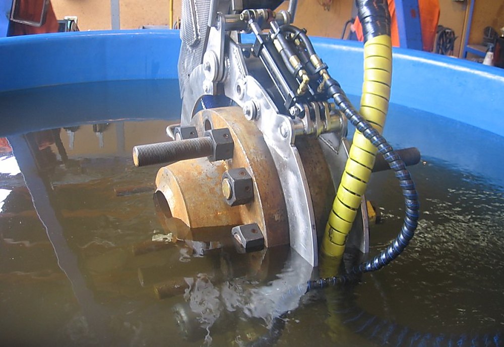 The FBC-300 flange bolt cutter during its onshore trial cut