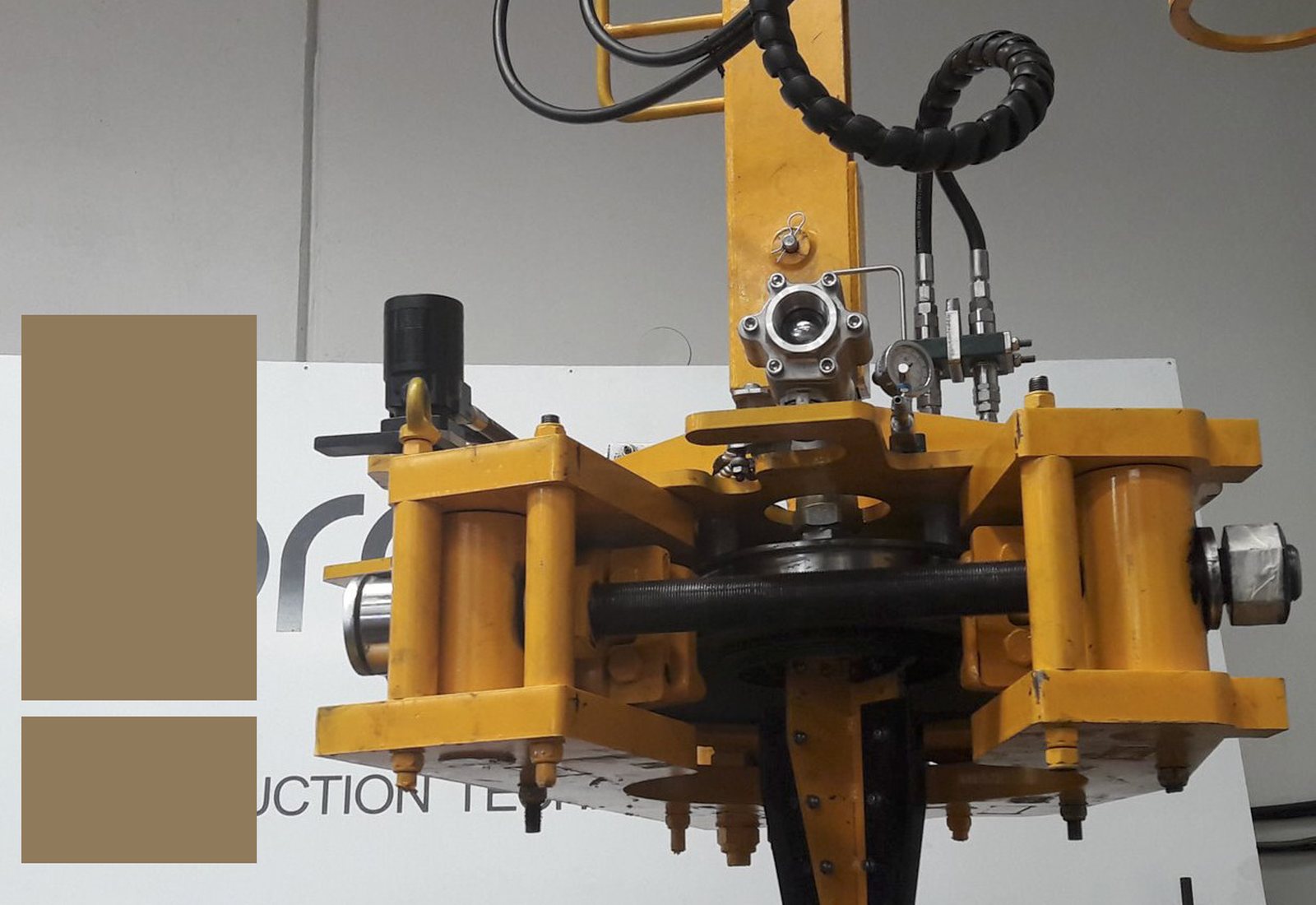 Remote Grayloc blind installation tool on the workshop floor