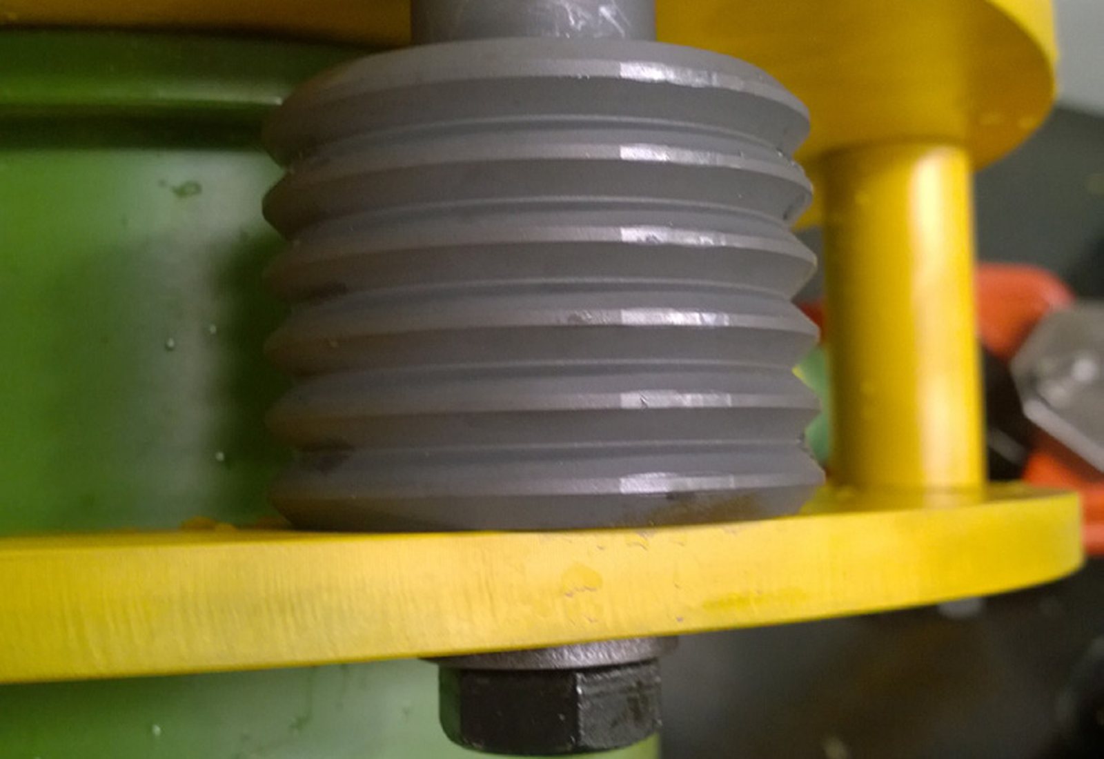 The single-piece expanding seal