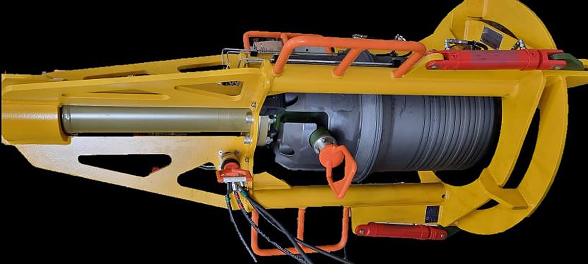 The wellhead repair sleeve with its installation tool